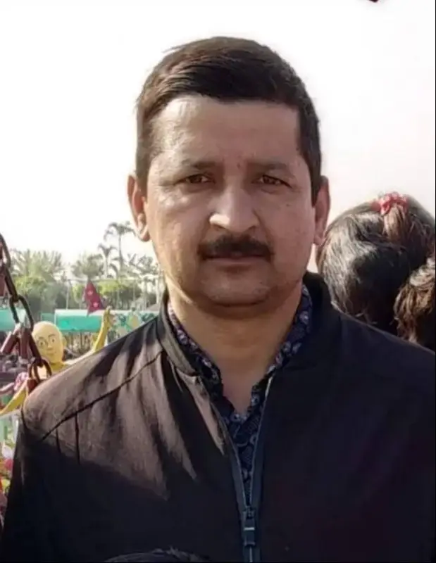 सुरेश अधिकारी